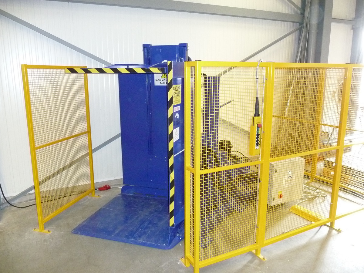 Tray changer allows you to quickly and easily replace loaded trays or