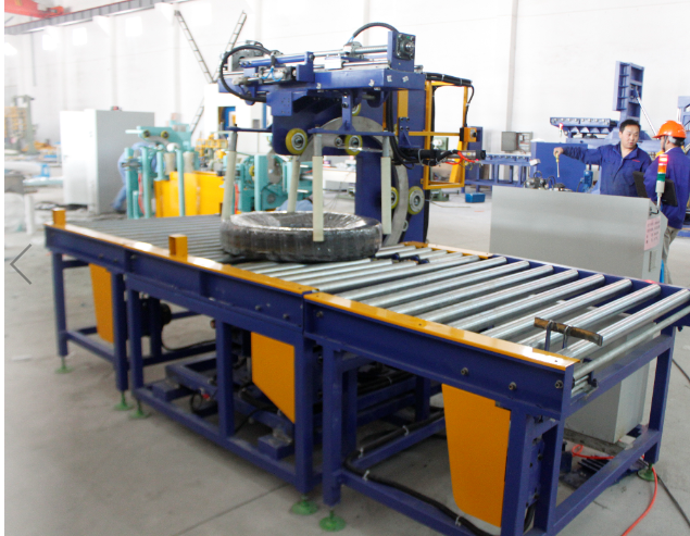 Tyre packing machine